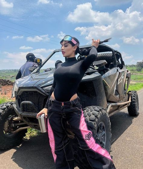 Atv Riding Outfit Winter, Off Roading Outfit For Women Mexican, Off Road Outfits For Women, Fourwheeling Outfit, Ruta Outfit Mujer, Atv Outfit Woman, Offroading Outfit Women, 4 Wheeler Outfit, Off Roading Outfit