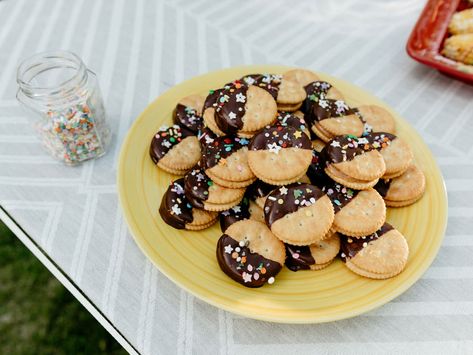 Cookist Recipes, Girl Meets Farm, Miso Caramel, Oatmeal Biscuits, Butter Crackers, Miso Paste, Cracker Cookies, Flaky Salt, Caramel Cookies