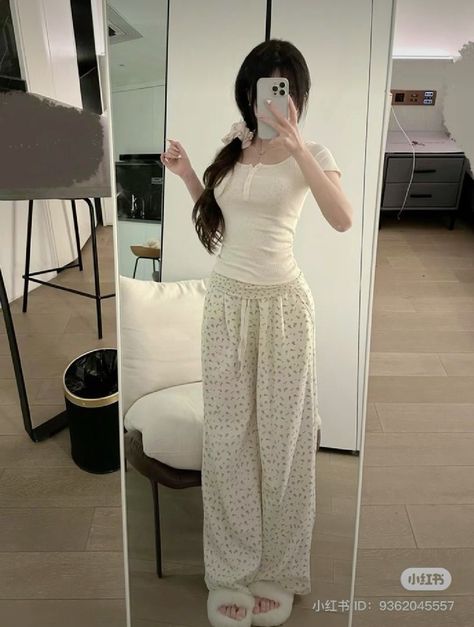 Chinese Outfit Aesthetic, Casual Home Outfits, Chinese Outfits, Pajama Fashion, Cute Pajama Sets, Cute Sleepwear, Casual Day Outfits, Korean Aesthetic, Aesthetic Cute