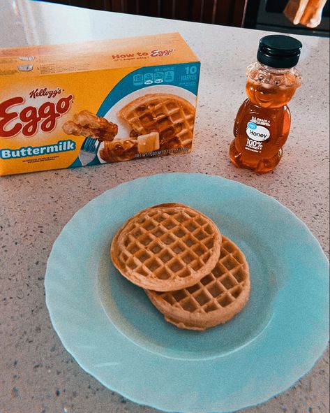 Eggos Waffles, Ego Waffles, Eggo Waffle, Eggo Waffles Aesthetic, Easy Belgian Waffle Recipe, Homemade Snacks Recipes, Eggo Waffles, Belgian Waffles Recipe, Breakfast Waffles