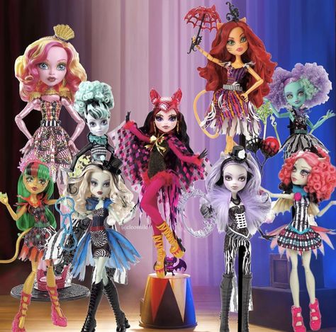 Calling All The Monsters, Monster High Room, New Monster High Dolls, Arte Monster High, Monster Prom, Moster High, Custom Monster High Dolls, Monster High Art, Monster High Characters