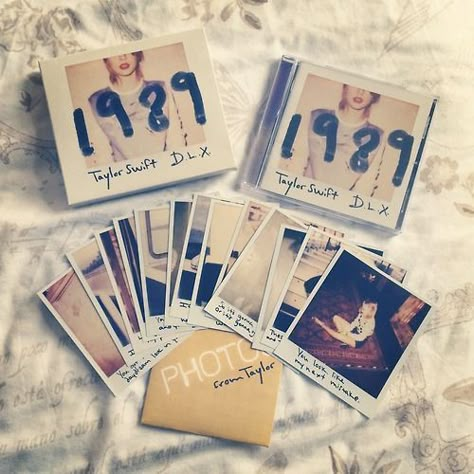 1989 Merch, Taylor Swift Polaroid, Taylor Swift Core, 1989 Aesthetic, 1989 Taylor Swift, Taylor Merch, Cd Aesthetic, Taylor Swift 1989, Aesthetic Tumblr