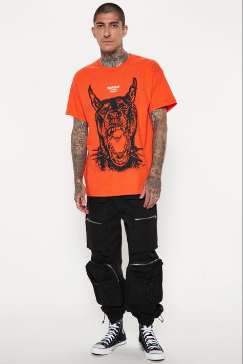 Orange Tshirt Outfits Man, Orange Tshirt, Fashion Nova Shirts, Print Screen, Grunt Style, Minimal Style, Tshirt Outfits, Orange Fashion, Black Bottoms