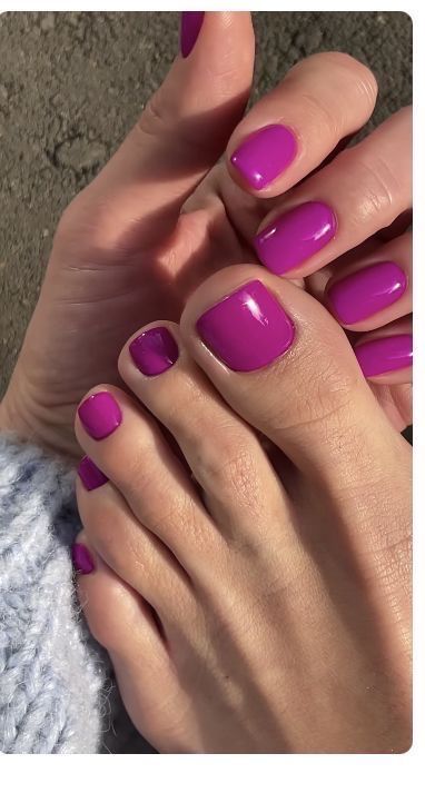 Purple Nails Pedicure, Magenta Pedicure, Dark Pink Pedicure, Magenta Toe Nails, Bright Toe Nails, Remove Sun Tan From Face, Toenail Color, Purple Pedicure, Get Rid Of Tan