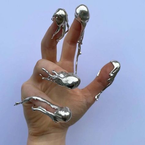 Futuristic Accessories, Futuristic Jewelry, Avant Garde Jewelry, Silver Nail, Metallic Nails, Futuristic Fashion, New Rock, Avant Garde Fashion, Mode Inspo