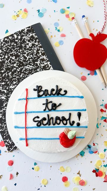 Back To School Bento Cake, Back To School Baking, Back To School Bakery Ideas, Back To School Cakes Ideas, Back To School Baked Treats, Back To School Cake Designs, First Day Of School Cake Ideas, Back To School Cupcake Ideas, Back To School Mini Cakes