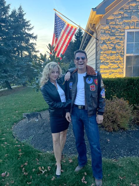 Topgun Outfit Woman, Footloose Couples Costume, Diy Maverick Costume, Topgun Couples Costume, 80s Couples Outfits, Maverick And Charlie Costume, Charlie And Maverick Costume, Topgun Couples Halloween Costume, Maverick And Goose Costume