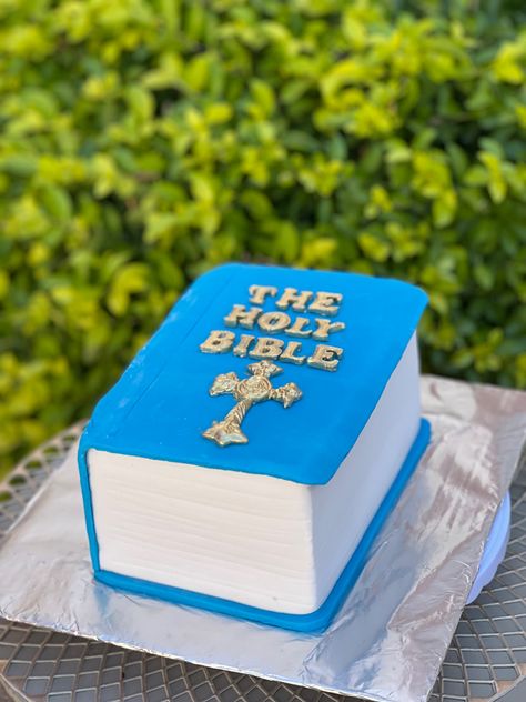 Blue bible cake Bible Cakes Ideas, Bible Cake Design Ideas, Bible Cake Birthday, Bible Cake Ideas For Pastor, Bible Cake Ideas, Bible Birthday Cake, Cake Engagement, Graduation Cake Designs, Cake Themes