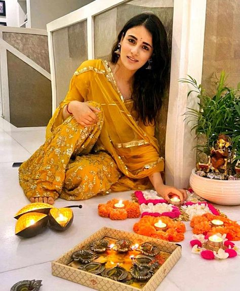 Katrina, Janhvi's AMAZING colours. Anushka glows! - Rediff.com movies Manish Malhotra Designs, Diwali Photography, Radhika Madan, Diwali Photos, Diwali Outfits, Best Pose For Photoshoot, Homemade Home Decor, Creative Photoshoot Ideas, Yellow Outfit