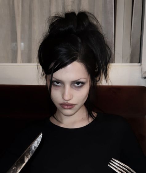 Smokey Eye Makeup Aesthetic, Gabrielle Bechtel, Messy Outfit, Gabriette Bechtel, Corvina Clemm, Pieces Makeup, Cool Makeup Looks, Dark Feminine Aesthetic, Makeup Obsession