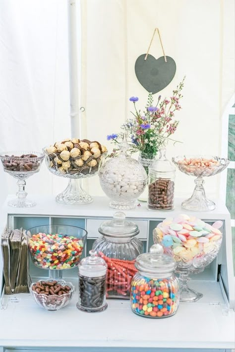 Wedding Sweet Cart, Sweets Table Wedding, Wedding Candy Table, Sweet Table Wedding, Food Truck Wedding, Sweet Carts, Candy Bar Wedding, Garden Wedding Reception, Wedding Sweets