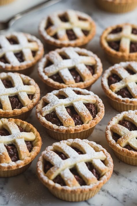 A photo of a  Mince Pies a christmas dessert recipe Mini Mincemeat Tarts, Christmas Mince Pie Recipe, Minced Pies Christmas, Minced Pie, Christmas Mince Pies, Mincemeat Pie, Mince Pie Recipe, Pie Designs, Mince Pies Christmas