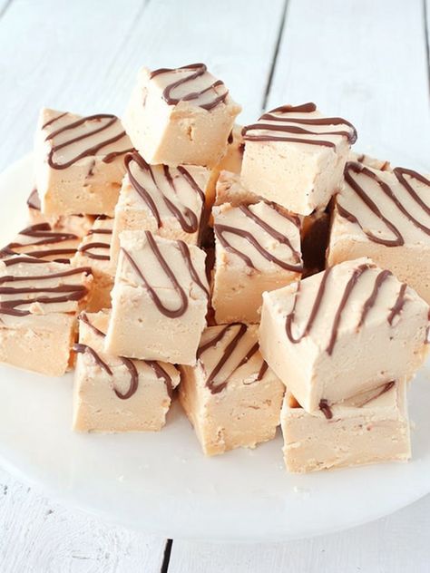 Indulge in the sweet fusion of creamy fudge and classic cinnamon roll flavors with this easy-to-make Cinnamon Roll Fudge! Perfect for any dessert lover. #DessertRecipe #CinnamonRoll #Fudge #SweetTreats #BakingDelights Cinnamon Roll Flavors, Cinnamon Fudge, Homemade Cinnamon Roll, Creamy Fudge, Mint Chocolate Chip Cookies, Cream Cheese Topping, Cinnamon Bun, Pecan Pie Recipe, Fudge Recipe