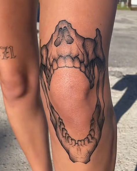 Country Gothic Tattoo, Tattoos For Someone Who Has Been Through A Lot, Knee Tattoo Design For Women, Skull Around Knee Tattoo, Knee Skeleton Tattoo, Around The Knee Tattoo Ideas, 777 Tattoo Above Knee, Tattoos For Knees, Aesthetic Knee Tattoo