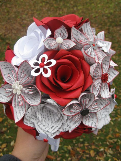 Harry Potter Red & White Bouquet Paper Bouquet Wedding, Paper Flowers Wedding Bouquet, Paper Flower Wedding, Paper Flower Centerpieces, Red Bouquet Wedding, Fleurs Diy, Beach Wedding Flowers, Paper Flowers Wedding, Paper Bouquet