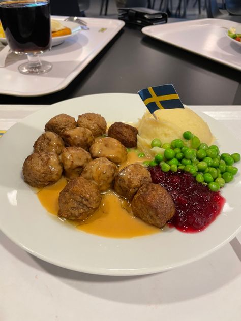 Ikea Food Recipes, Kinga Core, Sweden Meatballs, Ikea Core, Ikea Meatballs Recipe, Sweden Food, Ikea Meatballs, Ikea Food, Pregnancy Food