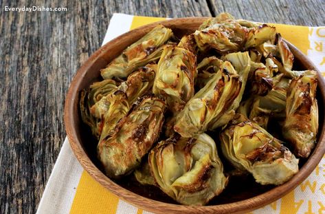 They’re fast, easy, tasty, and perfect for dipping! Pair this roasted artichoke hearts recipe with your favorite sauce then serve as an appetizer or snack! Artichoke Hearts Recipes, Roasted Artichoke Hearts, Canned Artichoke, Artichoke Heart Recipes, Roasted Artichoke, Canned Artichoke Hearts, Diy Dish, Artichoke Recipes, Everyday Dishes