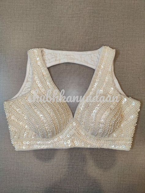 Blouse Designs Without Sleeves, V Neck White Blouse, White Beaded Blouse, White Blouse Sleeveless, Readymade Blouse Designs, Bra Blouse For Saree, Beads Blouse Work, Blouse Indian Design, Party Wear Blouse Designs Latest