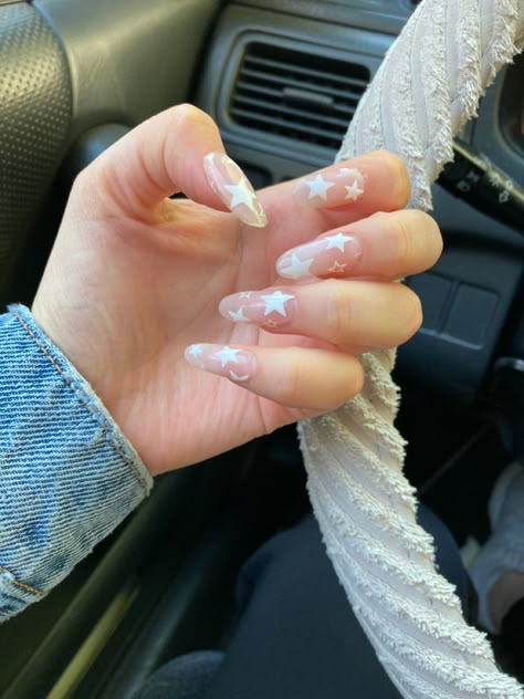 Star Almond Acrylic Nails, Cute White Nails Y2k, Clear Star Nails Acrylic, Pearl Star Nails, Small Star Nails, Clear Star Nails, Star Inspired Nails, Star Nails White, Star Nails Almond