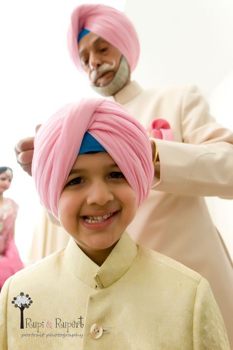 Getting Turban Ready at a Sikh Wedding for the Sarbala - Akaal Sikh, Boys Wedding Dress, Cultural Portraits, Pink Turban, Punjabi Weddings, Satnam Waheguru, Punjabi Culture, Saree Bollywood, Cultural Awareness