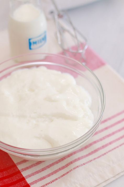 How to turn Milk into ‘Whipped Cream’. Sounds crazy but It’s pretty incredible! Whipped Cream With Milk, Sturdy Whipped Cream Frosting, Diy Whipped Cream, Cream Substitute, Stabilized Whipped Cream Frosting, Baking Cheesecake, Perfect Whipped Cream, Keto Whipped Cream, Homemade Whipped Cream Recipe