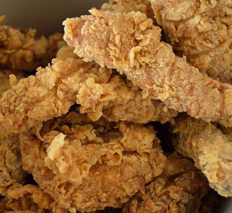 KFC Crispy Strips Recipe Kfc Secret Recipe, Kfc Original Recipe, Kfc Recipe, Chicken Snacks, Kfc Chicken, Crispy Fried Chicken, Copycat Restaurant Recipes, Starbucks Recipes, Canned Chicken