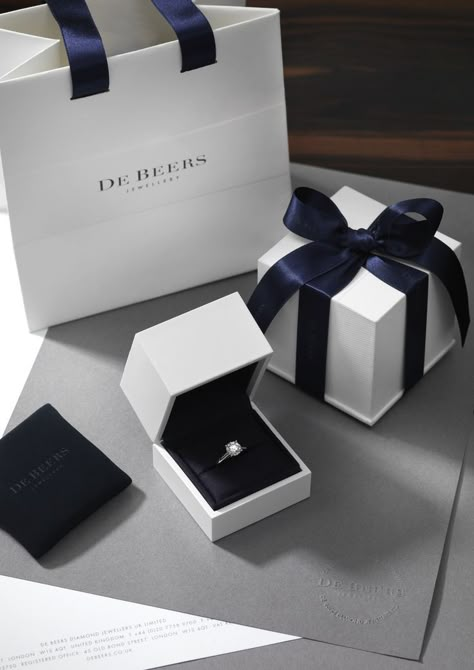 Luxury Jewelry Packaging Boxes, Luxury Brand Packaging, Jewelry Packaging Design, Jewelry Box Design, Luxury Packaging Design, Jewelry Packaging Box, Tiffany Box, Luxury Engagement Rings, Custom Jewelry Box