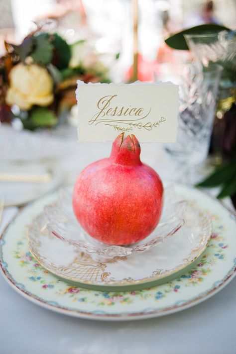 pomegranate place setting - photo by Brittany Michelle Photography http://ruffledblog.com/fall-wedding-inspiration-with-berries Caucasian Wedding, Pomegranate Wedding, Yom Teruah, Feasts Of The Lord, Wedding Ideas On A Budget, Musical Chairs, Fall Wedding Ideas, Wedding Red, Wedding Details Card