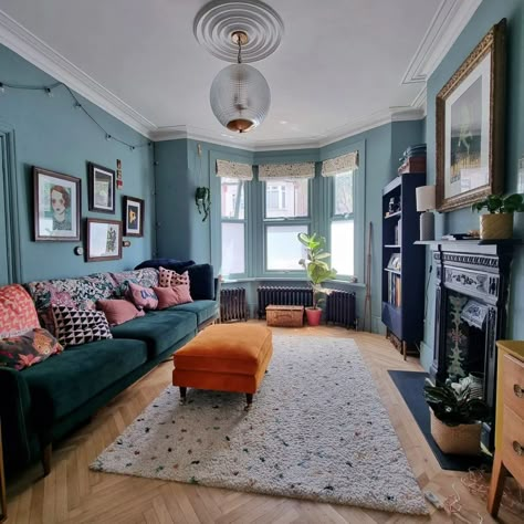 farrow-and-ball-Oval-Room-Blue Farrow And Ball Oval Room, Dusty Blue Paint, Farrow And Ball Living Room, Light Blue Living Room, Blue Walls Living Room, Oval Room Blue, Living Colors, Victorian Living Room, Room Vibes