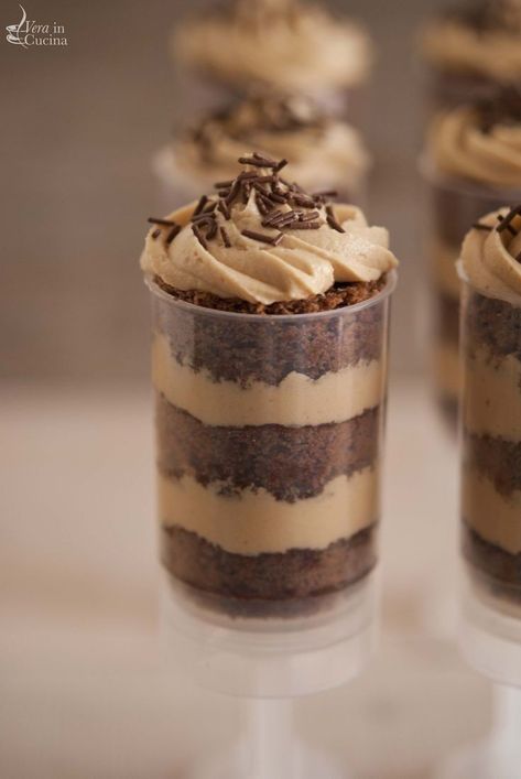 Cake Chocolate Peanut Butter, Dessert Jar, Dessert Shooters Recipes, Dessert Pots, Shooter Recipes, Cake Push Pops, Dessert Mini, Dessert Cups Recipes, Dessert Shooters