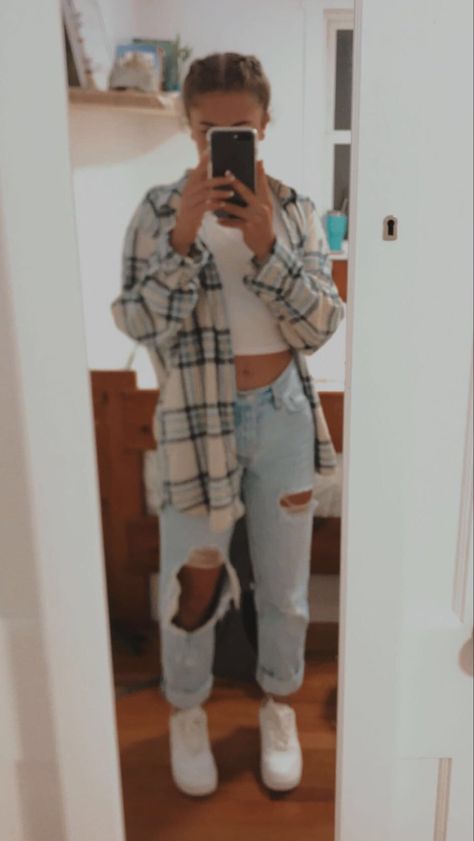 Outfits With White Flannel, Outfits With Black And White Flannel, Light Blue Flannel Outfit, White Airforces Outfits, Flannel Winter Outfits, Flannel And Jeans Outfit, Jeans And Flannel Outfit, Blue Flannel Outfit, White Flannel Outfit