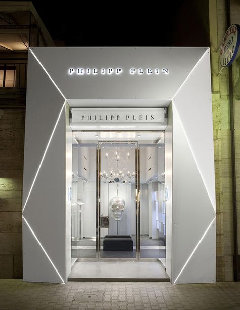 Philipp Plein Store / AquiliAlberg | ArchDaily Deco Spa, Retail Facade, Shop Facade, Storefront Design, Interior Vintage, Shop House Plans, Interior Display, Shop Window Design, Shop Front Design