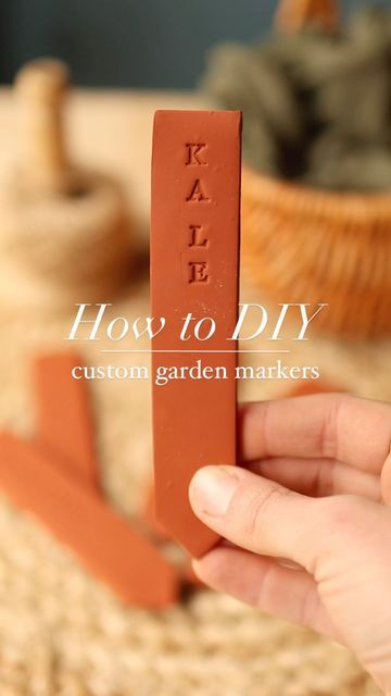 Katie McGinn | Garden Coach & Wildcrafter on Instagram: "This is a gift any gardener would love. And if that gardener is yourself - then I say treat yourself! I have wanted custom garden markers FOREVER and was so excited when I figured out that @sculpey_official clay can be used outdoors! This craft is super easy - and you can make as many as your heart desires. I stopped at the veggies, but will probably get started on them again for herbs! If you want to know what materials I used for this craft, just comment “LINK” below and I will DM you the link to my Amazon Storefront. The clay package that is linked there will make about 16 of these garden markers. Here is the full tutorial: • Knead and roll the out Sculpey clay to about 1/4” thick. Make sure there are no bubbles • Use a sh Homemade Garden Markers, Sculpey Clay Ideas Tutorials, Diy Gifts For Gardeners, Polymer Clay Garden Markers, Diy Clay Garden Markers, Garden Markers Clay, Clay Garden Markers, Clay Plant Stakes, Clay Plant Markers