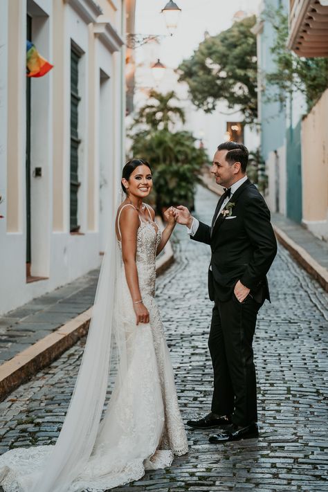 How to Plan a Perfect Wedding at Hotel El Convento: La Rogativa Ceremony and Salon Campeche Reception - Nilka Gissell Photography Tropical Floral Arrangements, Vintage Inspired Decor, Religious Ceremony, Wedding Photography Tips, Wedding Timeline, Guest Experience, Outdoor Ceremony, Plan Your Wedding, Plan A