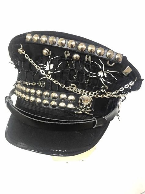 Punk Hat, Industrial Punk, Goth Styles, Masculine Outfits, Oc Outfits, Vampire Goth, Military Hat, Estilo Punk, Punk Outfits