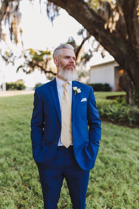 This bright royal blue suit and sun-kissed yellow tie are the perfect style combo for a classic Florida wedding. Navy Suit With Yellow Tie, Blue Suit Yellow Tie, Yellow Wedding Suit, Royal Blue Groomsmen, Royal Blue Wedding Suit, Blue And Yellow Suit, Men Blue Suit, Royal Blue Suit Wedding, Industrial Wedding Ceremony