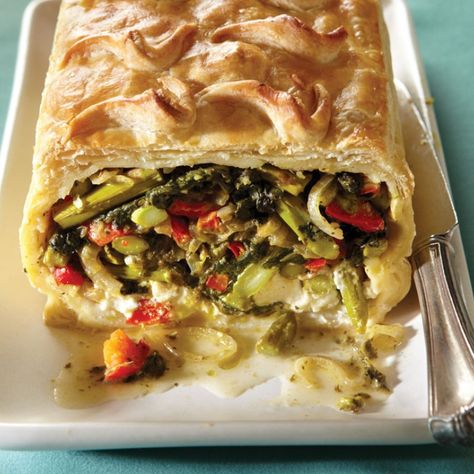 Adorn your table with this wow-worthy dish baked in a loaf pan for a spectacular presentation. Vegetable Wellington, Vegetarian Thanksgiving, Loaf Pan, Vegetarian Dishes, Wellington, Holiday Recipes, Diner, Main Dishes, Vegetarian Recipes