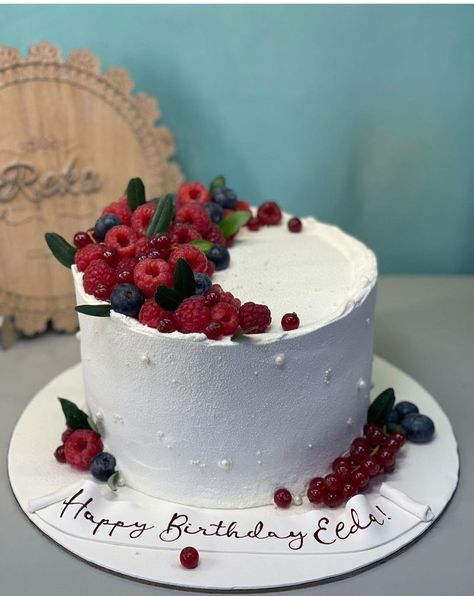 Square Birthday Cake, White Birthday Cakes, Cake White, Aesthetic Ig, Raspberry Cake, Blueberry Cake, Bday Cake, Mixed Berries, White Cake