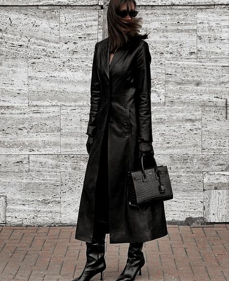 Minimalistic Clothing, Leather Coats, Long Leather Coat, Tilda Swinton, Trench Coats Women, Leather Coat, Long Coat, Aesthetic Pictures, Fashion Inspo Outfits