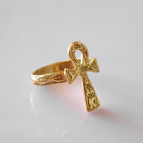 Ankh cross ring is reminiscent of an antique treasure, with a Detail Eye protection band.  The ankh represented the key to all hidden knowledge & insight on the highest level & a symbol of eternal life *18k Solid Gold * Sizing included from 5us to 7.5us Custom orders welcomed Free worldwide shipping To see more.... To more necklaces and pendants: https://www.etsy.com/shop/templejewelsibiza/items?section_id=21336926 To my shop: https://www.etsy.com/shop/templejewelsibiza Ankh Jewelry, Ankh Ring, Eye Band, Hidden Knowledge, Dope Jewelry Accessories, The Ankh, Ankh Cross, Life Ring, Estilo Hippy