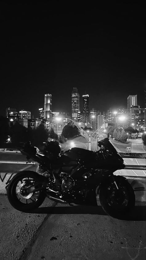 Black Motorcycle Aesthetic Wallpaper, Motorcycle Lockscreen, Dark Motorcycle Aesthetic Wallpaper, Dark Bike Wallpaper, Bikes Aesthetic Wallpaper, Motorcycle Asthetic Picture, Motorcyle Aesthic, Black Bike Wallpaper, Black Bike Aesthetic