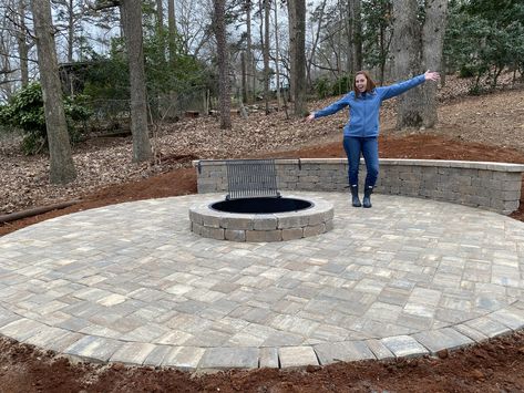 Patio Built In Fire Pit, Interlock Fire Pit, Large Round Fire Pit, Firepit Patio Ideas, Pavers Around Fire Pit, Paved Fire Pit Area, Stone Firepits Backyard, Retaining Wall Fire Pit Ideas, Fire Pit On Sloped Yard