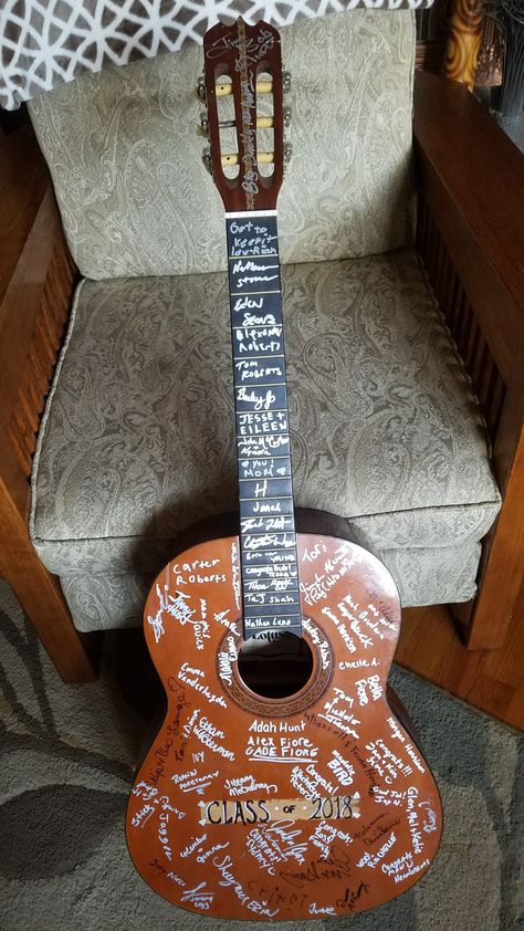 Music themed graduation party. Used old guitar as a guest book! Guitar Themed Birthday Party Decorations, Music Party Aesthetic, Guitar Party Decorations Ideas, Rock N Roll Graduation Party, Guitar Graduation Party Ideas, Music Theme Table Decor, Guitar Party Ideas, Guitar Themed Party, Music Graduation Party Ideas