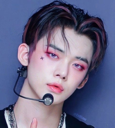 Men Kpop Makeup, Kpop Male Makeup Looks, Male Kpop Idol Makeup Looks, Male K Pop Idol Makeup, Kpop Makeup Looks Men, Kpop Mens Makeup, K Pop Male Makeup, Korean Men Makeup Natural, Male Makeup Aesthetic