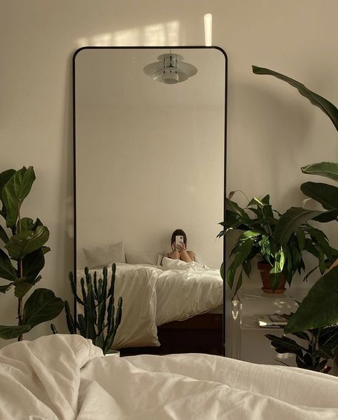 Lifestyle Content Creator, Lifestyle Content, Pinterest Room Decor, Redecorate Bedroom, Minimalist Room, Dream Room Inspiration, Room Makeover Bedroom, Room Makeover Inspiration, Cozy Room