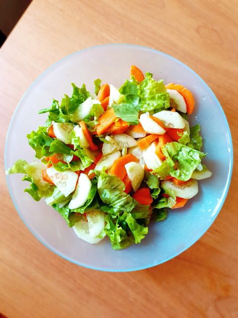 Cucumber, lettuce and carrot salad Carrot Salad, Food Journal, Caprese Salad, Lettuce, Cucumber, Carrots, Salad