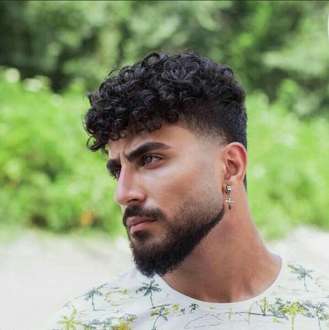 Oval Face Curly Hairstyles, Short Hair Mens, Face Shape Hairstyles Men, Round Face Curly Hair, Mens Haircuts Thick Hair, Male Haircuts, Oval Face Men, Men Fade Haircut Short, Mens Hairstyles Curly