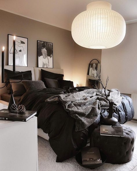 Black Beige Aesthetic Bedroom, Earthy Black Bedroom, Beige Walls Black Furniture, Beige Black Bedroom, Neutral And Black Bedroom, Black Themed Bedroom, Black And Beige Bedroom, Urban Bedroom Ideas, Beige And Black Bedroom