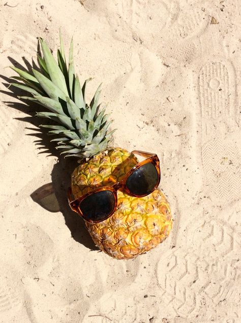 Pineapple life. <3 Sara Core, Pineapple Photography, Pineapple With Sunglasses, Pineapple Core, Beach Summer Aesthetic, Eco Food, Pineapple Images, Instagram Template Design, Watch Wallpaper