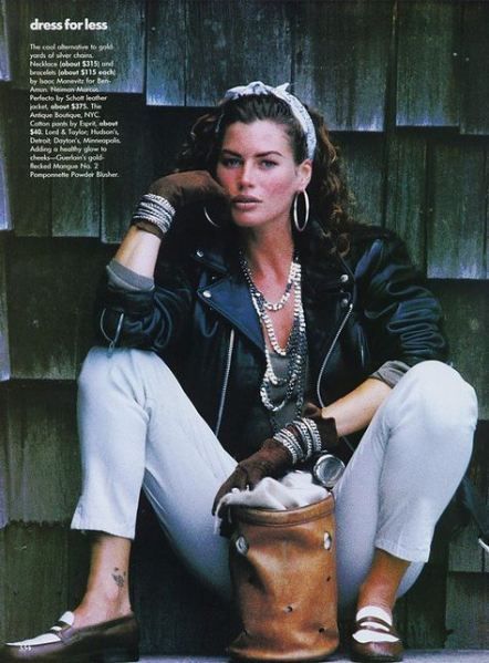 1990s Vogue, Carre Otis, Wrong Clothes, 1990 Style, Look 80s, Low Cut Blouses, Elegante Y Chic, Fashion 90s, Vogue Uk